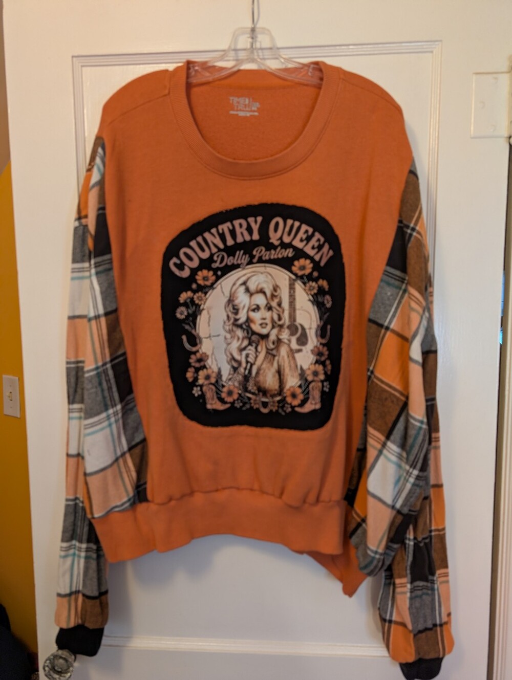 Country Queen Dolly Parton Graphic Sweatshirt - Orange Plaid Sleeve Sweater